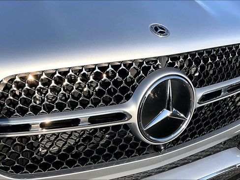 Used 2025 Mercedes-Benz GLE 350 4MATIC image 30