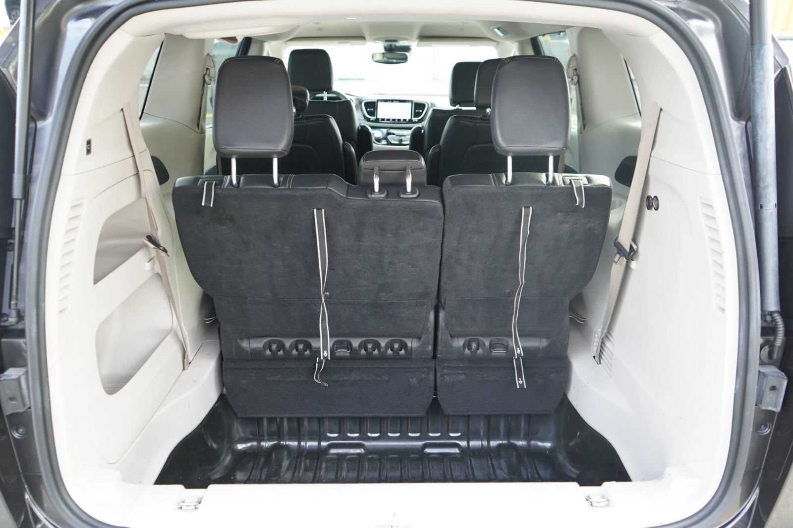 Used 2022 Chrysler Pacifica Touring-L FWD image 21