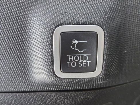Used 2022 Jeep Grand Cherokee Altitude AWD/4WD image 32