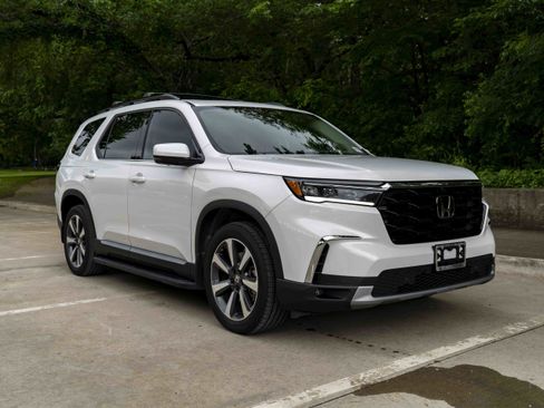 Certified 2025 Honda Pilot Elite image 2