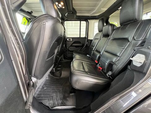 Used 2019 Jeep Wrangler Unlimited Sahara AWD/4WD image 13