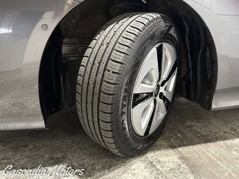 Used 2018 Toyota Prius Four w/ Advanced Technology Package FWD image 33