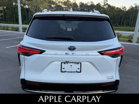 Used 2023 Toyota Sienna Limited image 10