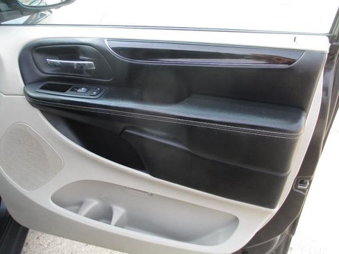 Used 2020 Dodge Grand Caravan SXT image 39