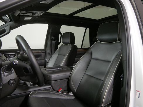 Used 2024 Chevrolet Tahoe Premier AWD/4WD image 14