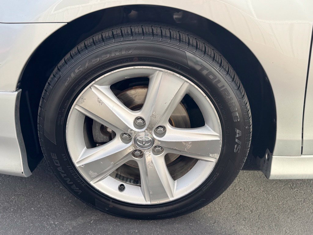 Used 2010 Toyota Camry SE FWD image 26