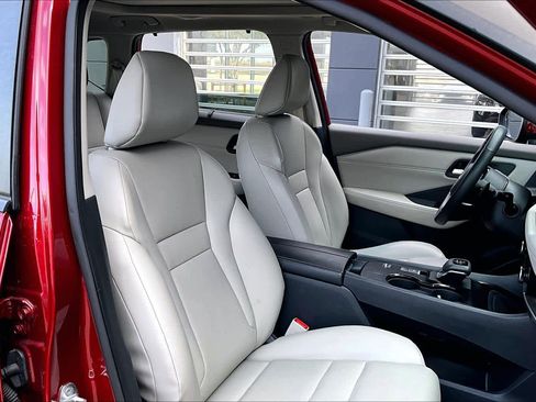 Certified 2022 Nissan Rogue SV w/ SV Premium Package image 9