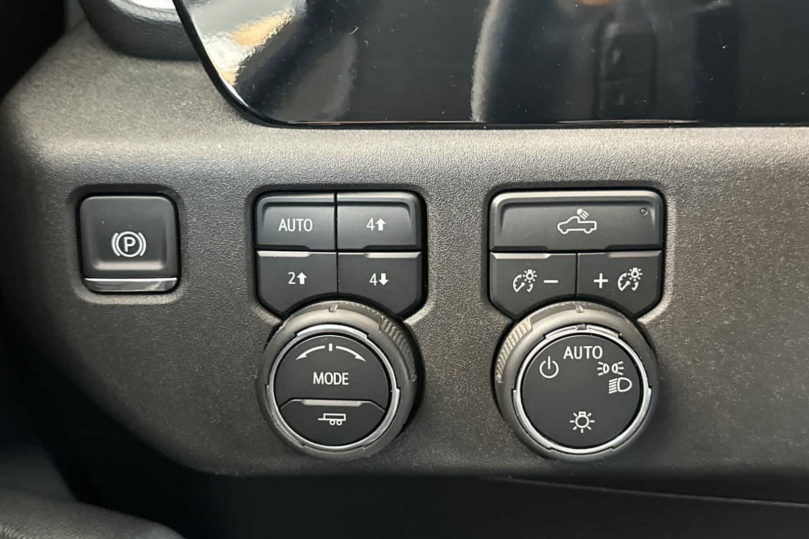 Used 2025 Chevrolet Silverado 1500 LT AWD/4WD image 31