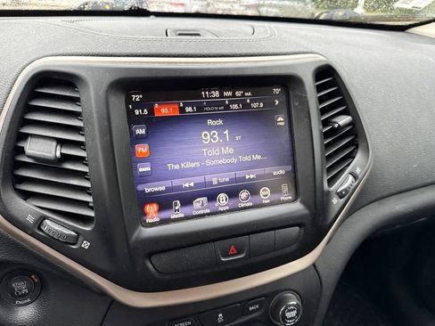 Used 2014 Jeep Cherokee Latitude w/ Comfort/Convenience Group AWD/4WD image 20