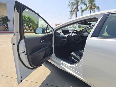 Used 2025 Toyota Prius XLE FWD image 20