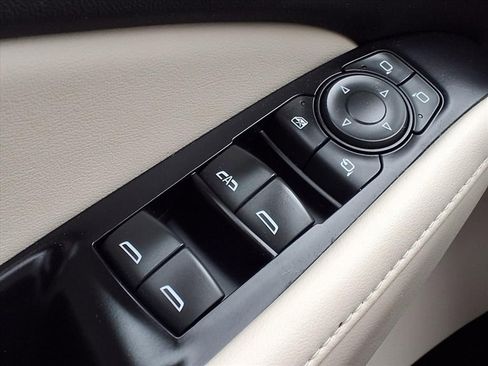 Used 2023 Buick Enclave Premium w/ Experience Buick Package image 17