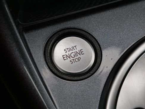 Used 2018 Volkswagen Beetle 2.0T SE image 28