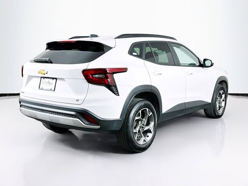 Used 2025 Chevrolet Trax LT image 9
