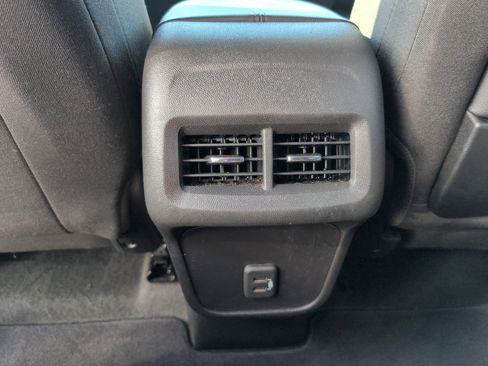 Used 2024 GMC Terrain SLE image 28