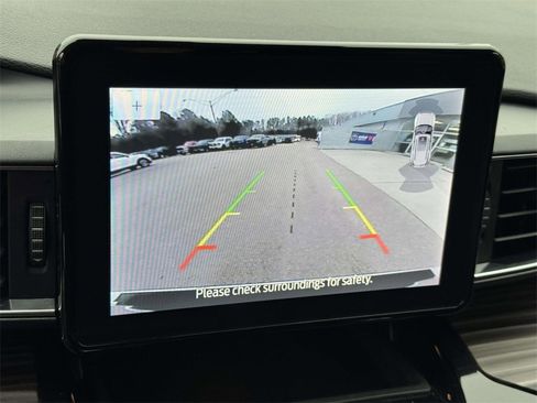 Used 2024 Ford Explorer Limited image 4