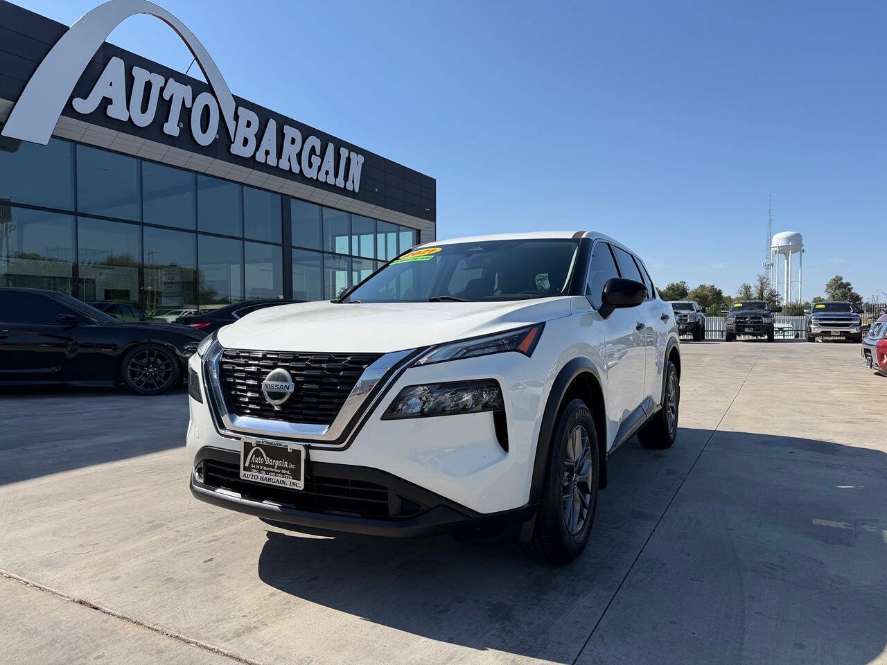 Used 2021 Nissan Rogue S FWD image 1