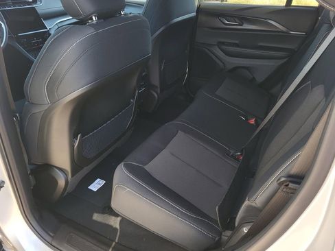 New 2025 Jeep Grand Cherokee Laredo image 14