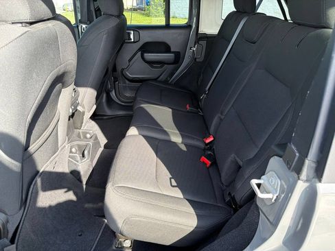 Used 2022 Jeep Wrangler Unlimited Sport AWD/4WD image 17