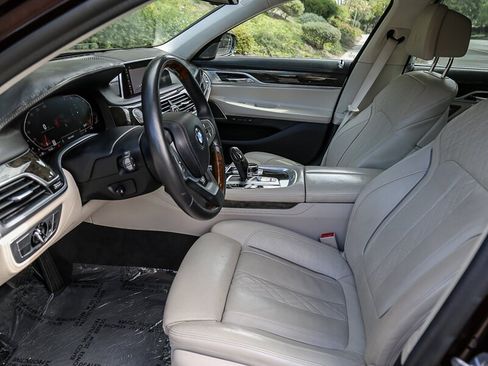 Used 2020 BMW 750i xDrive w/ Executive Package image 28