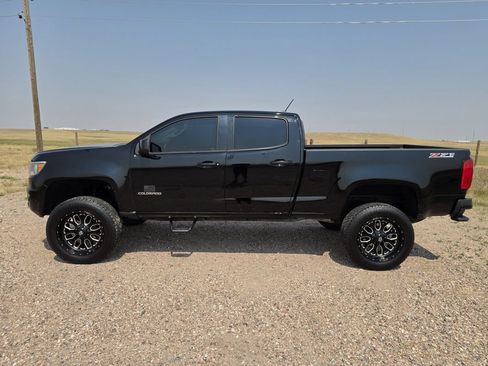 Used 2018 Chevrolet Colorado Z71 AWD/4WD image 2