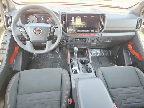 Used 2025 Nissan Frontier PRO-4X w/ Pro Convenience Package AWD/4WD image 9