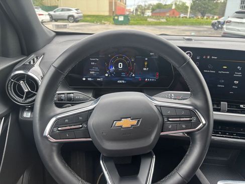 Used 2025 Chevrolet Equinox LT AWD/4WD image 33