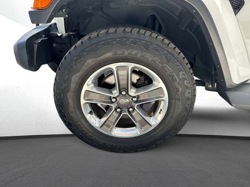 Used 2019 Jeep Wrangler Unlimited Sahara image 10