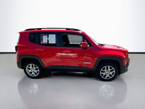 Used 2018 Jeep Renegade Latitude AWD/4WD image 5