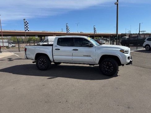 Used 2021 Toyota Tacoma Limited w/ Nightshade Package AWD/4WD image 12