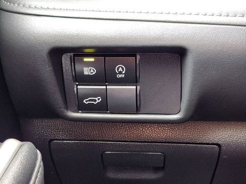 Used 2023 Toyota Highlander XLE AWD/4WD image 11