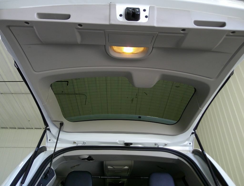 Used 2014 Chrysler Town & Country Touring FWD image 40