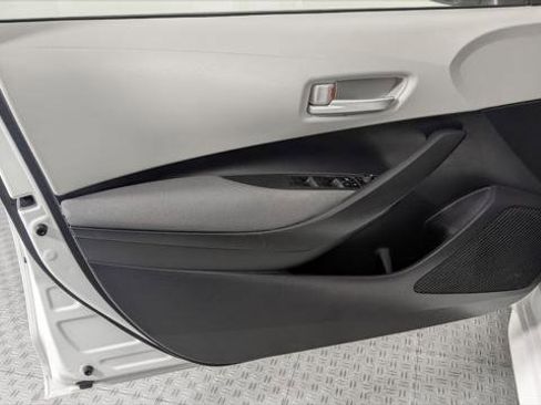 Used 2021 Toyota Corolla LE image 13