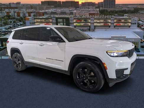 Used 2023 Jeep Grand Cherokee L Laredo RWD image 1