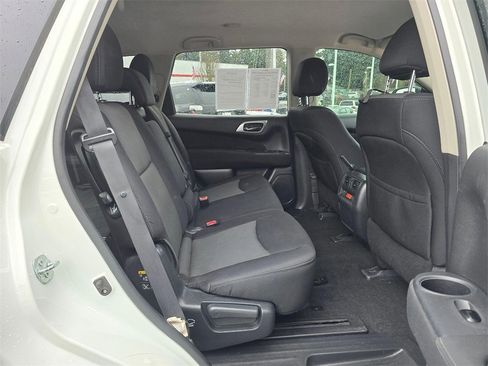 Used 2017 Nissan Pathfinder SV image 12