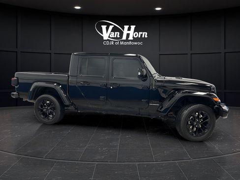 Used 2023 Jeep Gladiator Overland AWD/4WD image 2