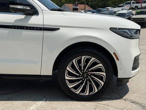 Used 2025 Lincoln Navigator Black Label AWD/4WD image 9