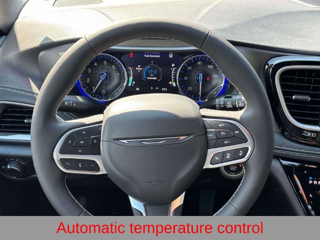 New 2027 Chrysler Pacifica Select FWD image 16