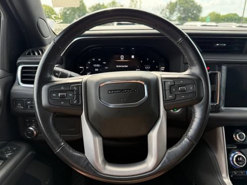 Used 2022 GMC Yukon XL Denali AWD/4WD image 13