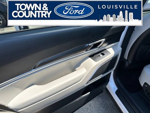 Used 2025 Kia Telluride S FWD image 13