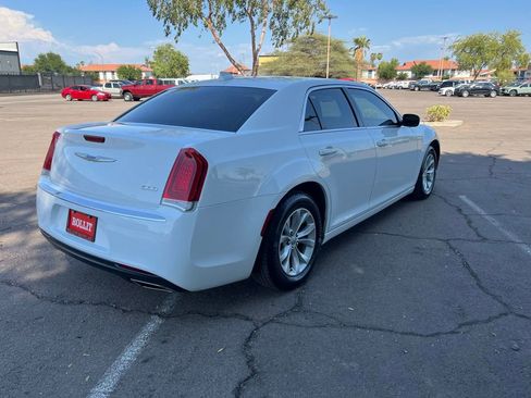 Used 2022 Chrysler 300 Touring image 9