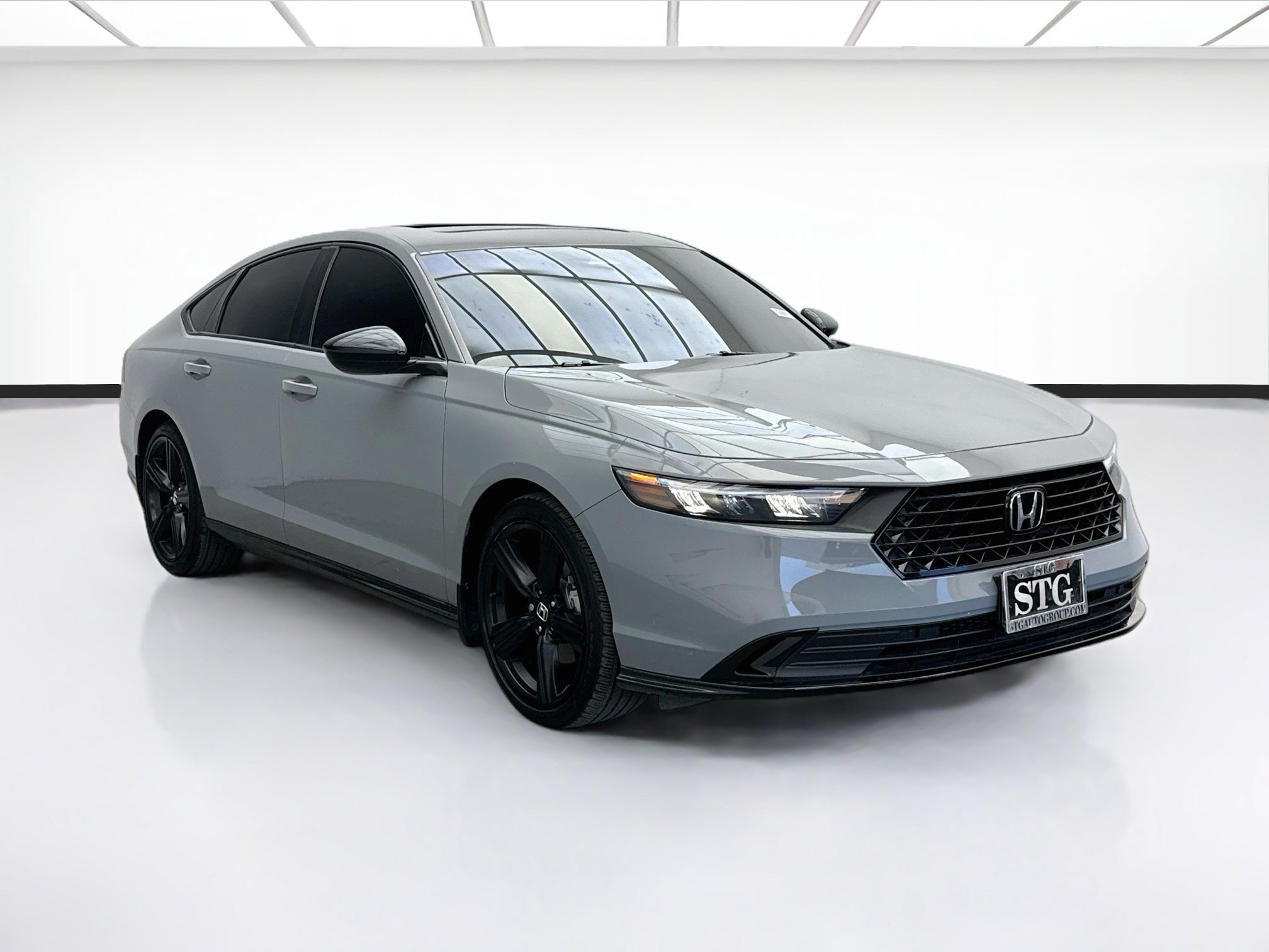 Used 2025 Honda Accord Sport image 3