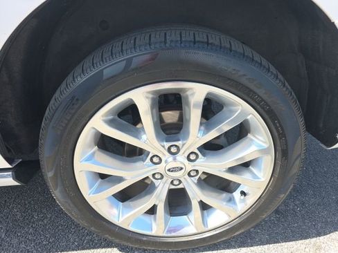 Used 2019 Ford Expedition Platinum image 9
