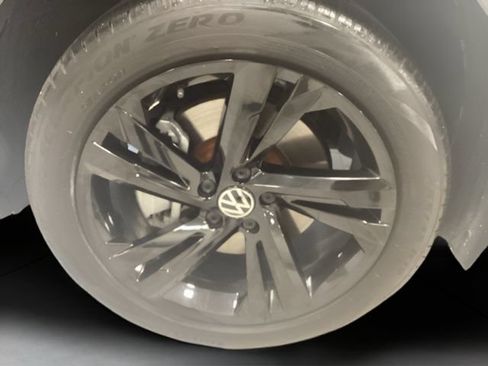 Certified 2024 Volkswagen Tiguan SE R-Line AWD/4WD image 23