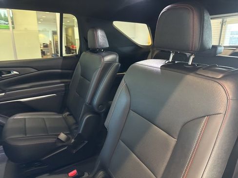 Used 2024 Chevrolet Traverse Z71 image 17