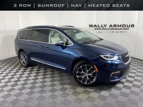 Used 2021 Chrysler Pacifica Limited w/ Uconnect Theater Family Group AWD/4WD image 1