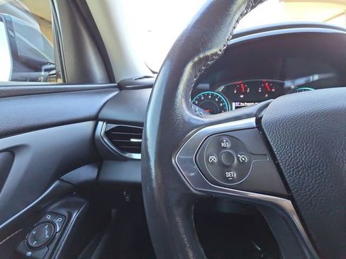 Used 2019 Chevrolet Traverse LT image 11