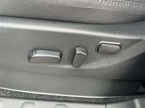 Certified 2025 Nissan Frontier SV w/ SV Convenience Package image 28