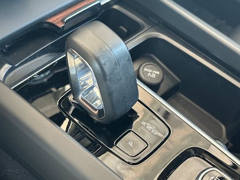 Certified 2023 Volvo XC60 T8 Plus AWD/4WD image 26