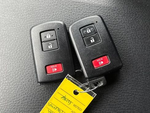 Used 2021 Toyota Tacoma TRD Off-Road AWD/4WD image 30