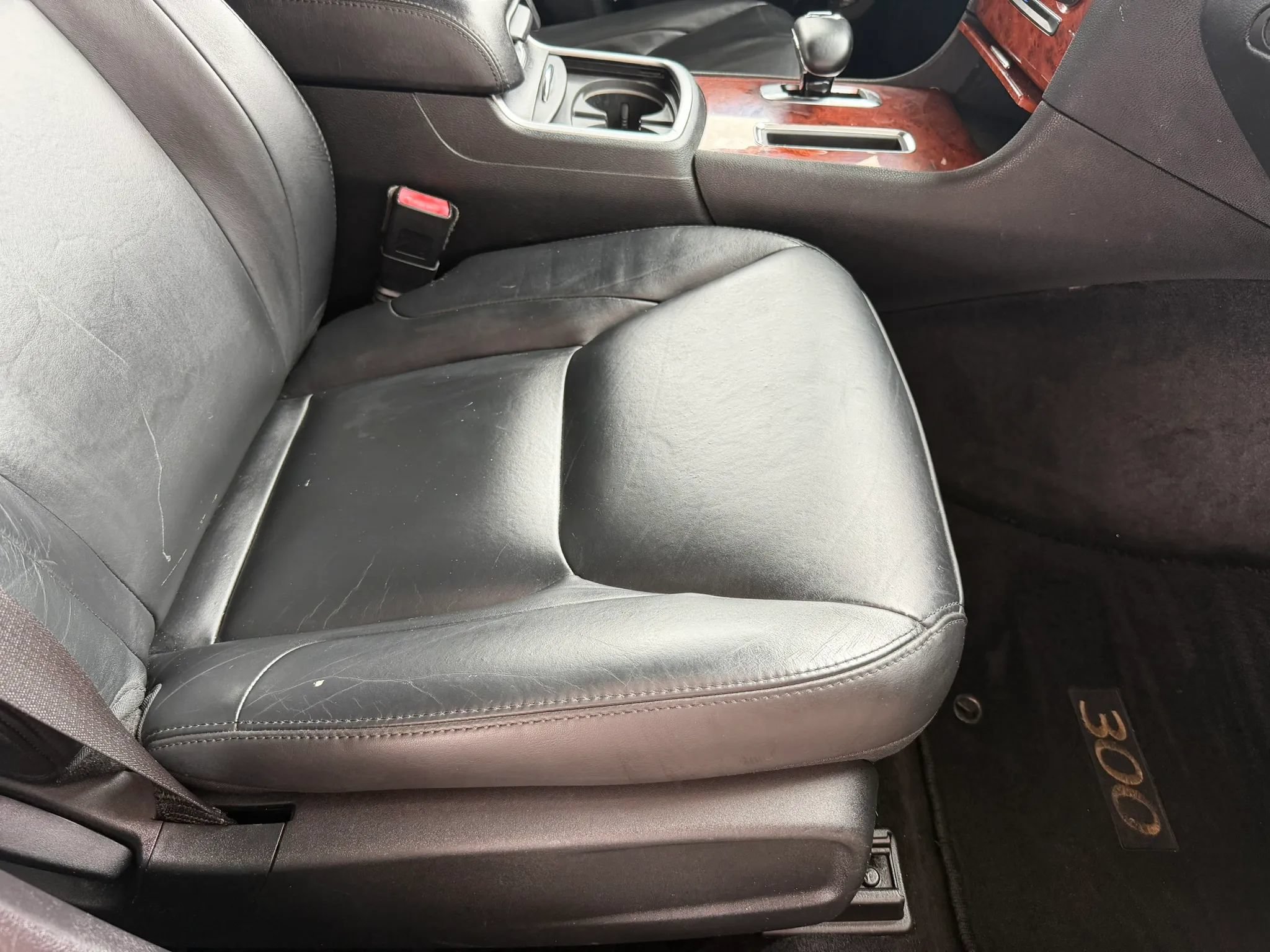 Used 2013 Chrysler 300 RWD image 13